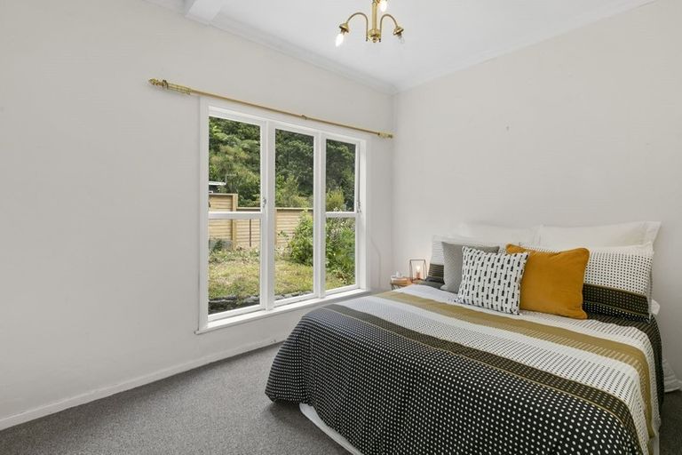 Photo of property in 49 Rona Street, Eastbourne, Lower Hutt, 5013