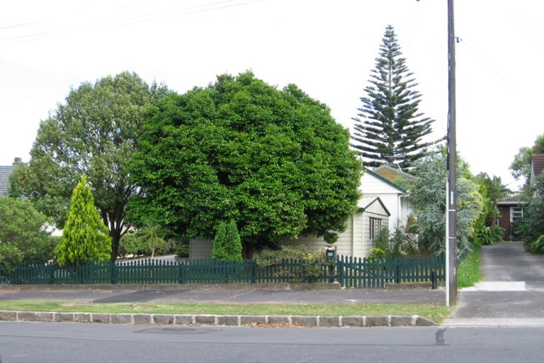 Photo of property in 25 Alberta Street, Point Chevalier, Auckland, 1022