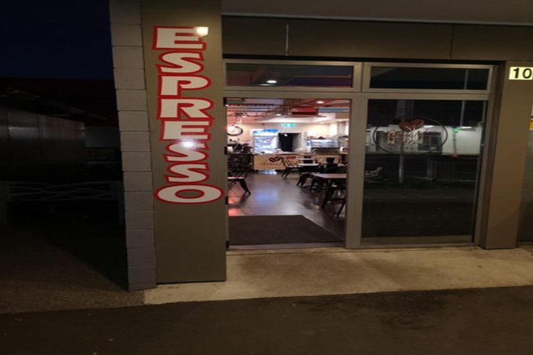 Photo of property in 10 Queen Street West, Levin, 5510