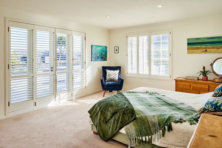 Photo of property in 25 Cheviot Road, Lowry Bay, Lower Hutt, 5013