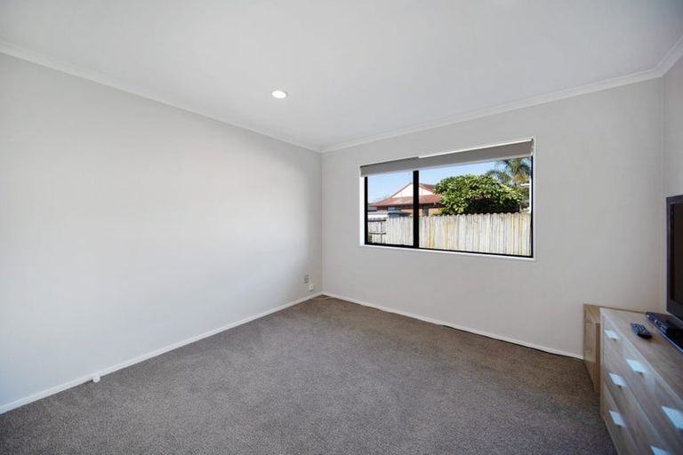 Photo of property in 26 Carriage Close, Northpark, Auckland, 2013