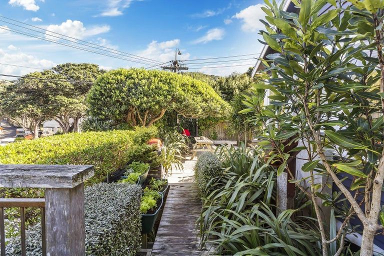 Photo of property in 16 Beach Street, Island Bay, Wellington, 6023