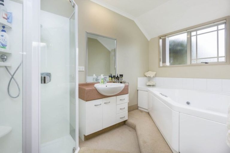 Photo of property in 4 Emerald Hill Drive, Birchville, Upper Hutt, 5018