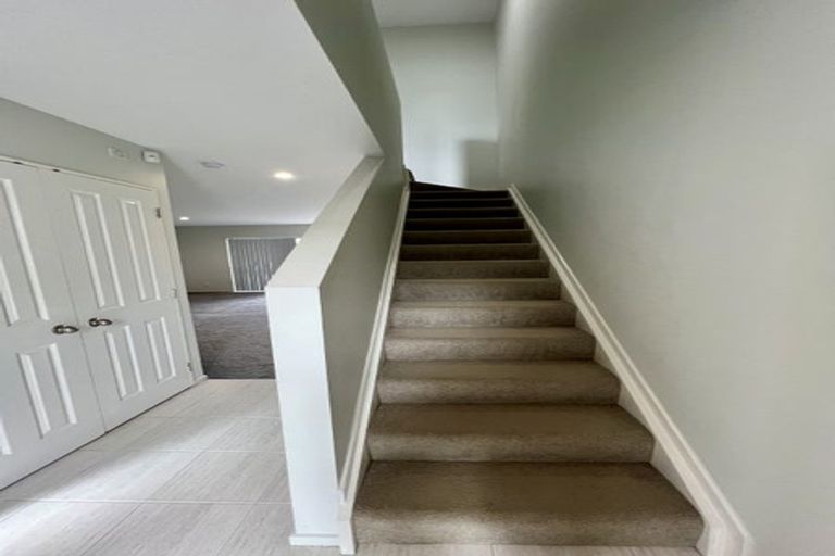 Photo of property in 31/3 Hulme Place, Henderson, Auckland, 0612