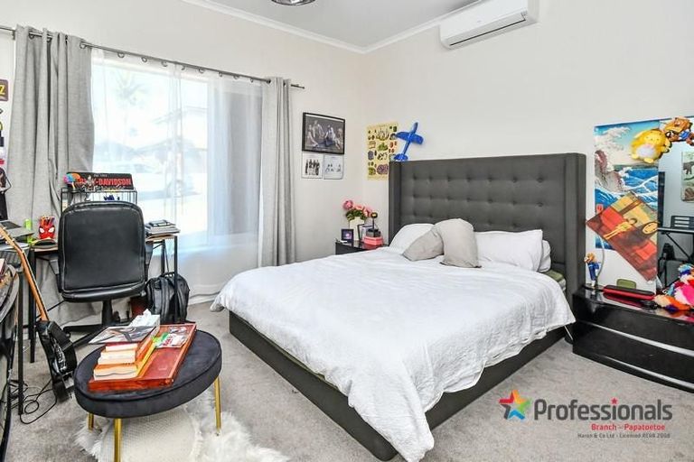 Photo of property in 38 Seresin Crescent, Flat Bush, Auckland, 2016