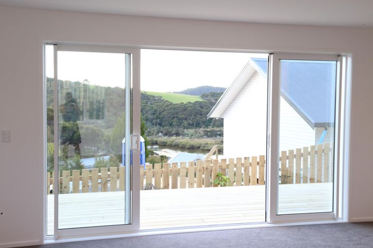 Photo of property in 12a Waterview Place, Haruru, 0204