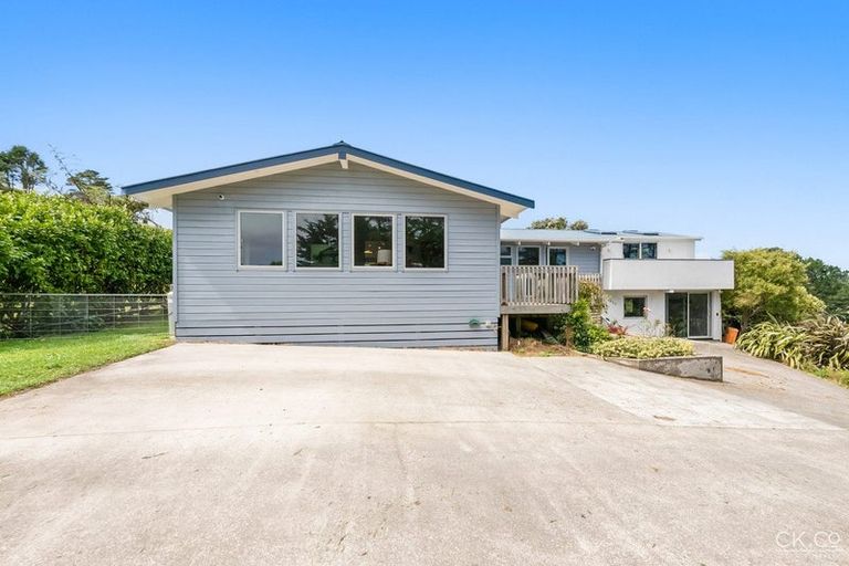 Photo of property in 10 Cottle Park Drive, Normandale, Lower Hutt, 5010