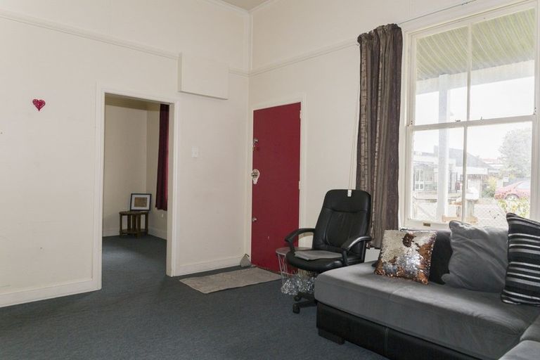 Photo of property in 11 Allardice Street, Dannevirke, 4930