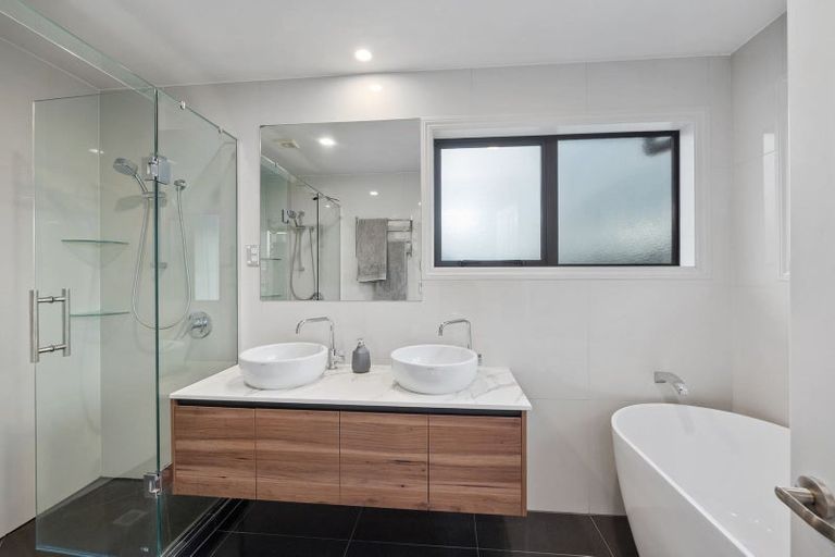 Photo of property in 104c Lake Road, Belmont, Auckland, 0622