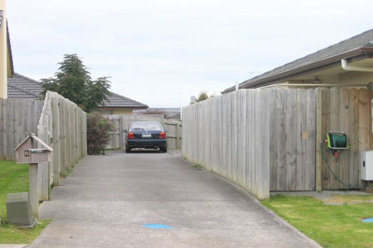 Photo of property in 5 Gilford Place, East Tamaki Heights, Auckland, 2016