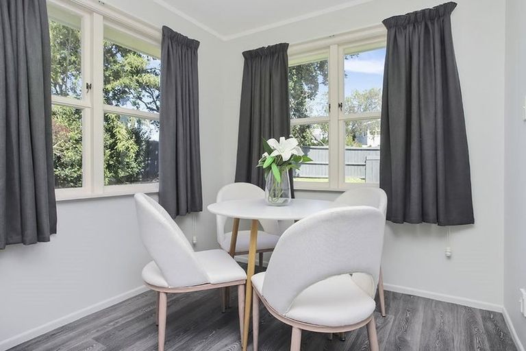 Photo of property in 1/82 Ennis Avenue, Pakuranga Heights, Auckland, 2010