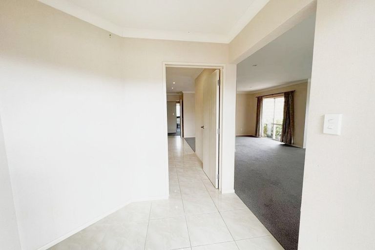 Photo of property in 14 Monash Place, Flat Bush, Auckland, 2016