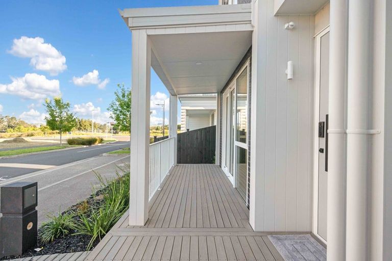Photo of property in 6 Yellow Pear Lane, Karaka, 2578