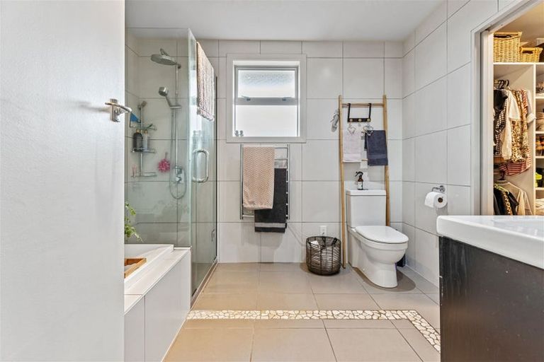 Photo of property in 10 West-watson Avenue, Hillmorton, Christchurch, 8025