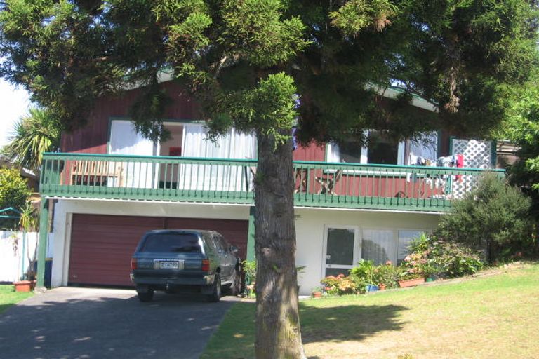 Photo of property in 5 Marlborough Avenue, Glenfield, Auckland, 0629