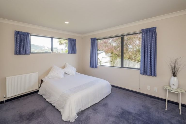 Photo of property in 47 Quadrant Heights, Paraparaumu, 5032