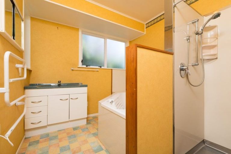 Photo of property in 2 Wayne Place, Ferndale, New Plymouth, 4310