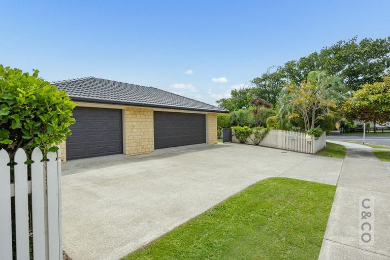 Photo of property in 2 Orchard Lane, Huapai, Kumeu, 0810