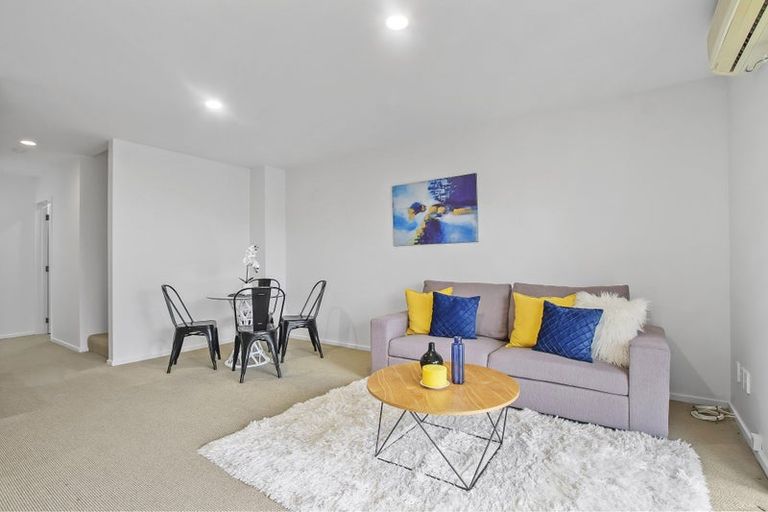 Photo of property in 2/23 Charlenne Close, Ranui, Auckland, 0612