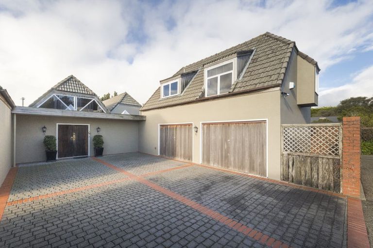 Photo of property in 38 Titirangi Drive, Fitzherbert, Palmerston North, 4471