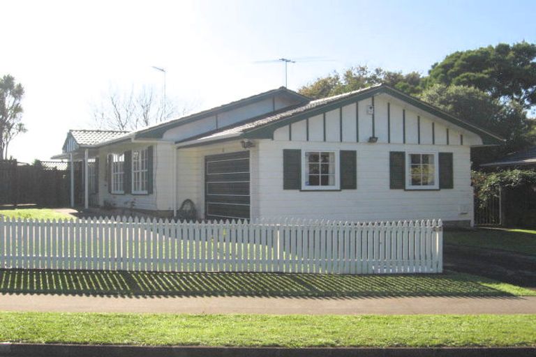 Photo of property in 32 Cascades Road, Pakuranga Heights, Auckland, 2010