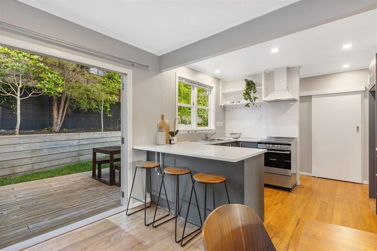 Photo of property in 1/114 Nile Road, Milford, Auckland, 0620