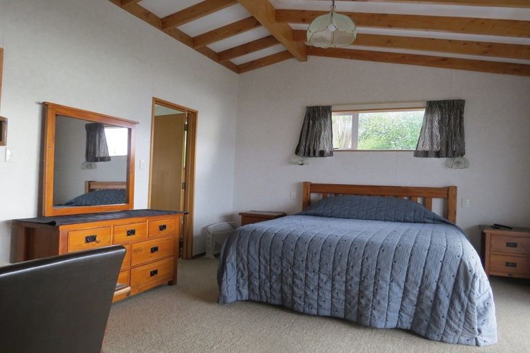 Photo of property in 52 Antrim Street, Waikawa, Tokanui, 9884