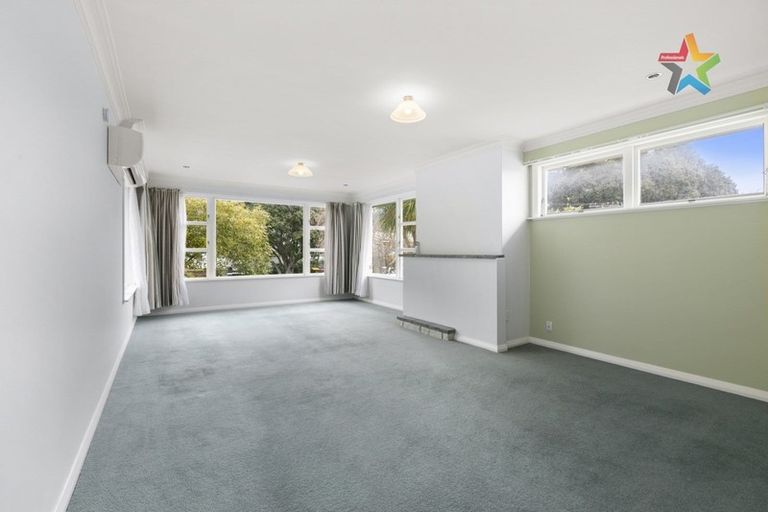 Photo of property in 8 Puriri Street, Eastbourne, Lower Hutt, 5013