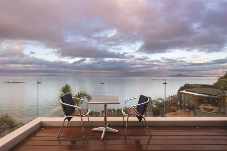 Photo of property in 1/909 Beach Road, Waiake, Auckland, 0630