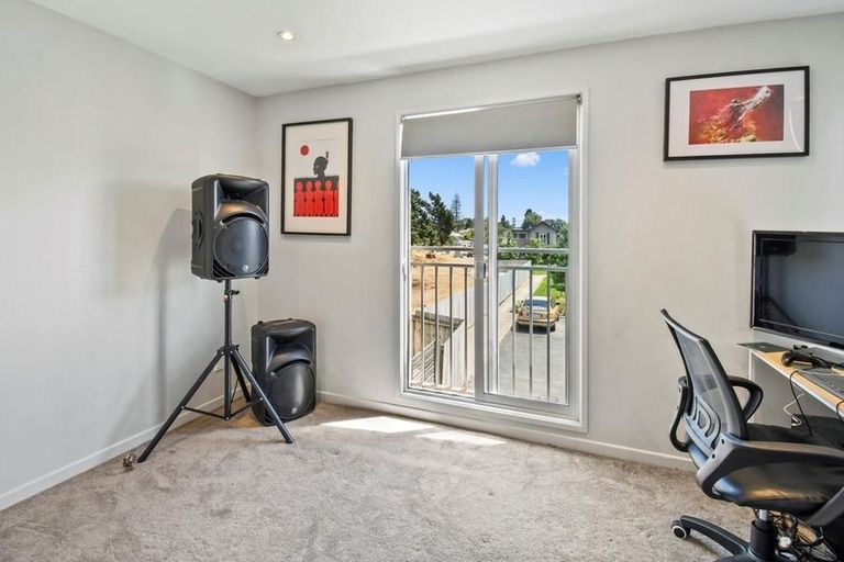 Photo of property in 14 Patiti Parade, Mangere Bridge, Auckland, 2022