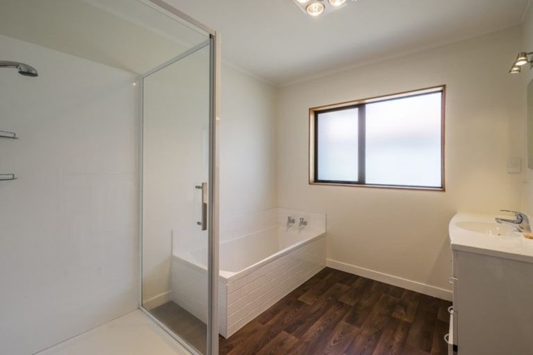 Photo of property in 32 Sunburst Court, Paraparaumu Beach, Paraparaumu, 5032