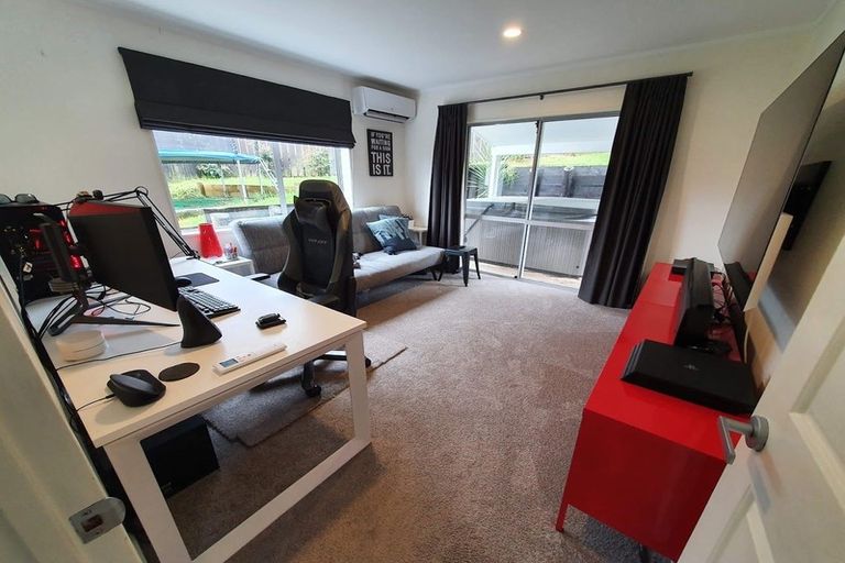 Photo of property in 7 Kerlin Crescent, West Harbour, Auckland, 0618