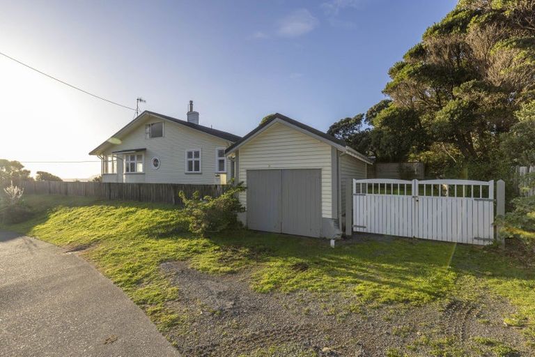Photo of property in 82 The Parade, Paekakariki, 5034