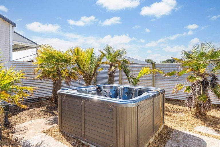 Photo of property in 15 Waitai Street, Castlecliff, Whanganui, 4501