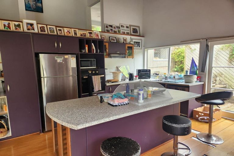 Photo of property in 220 Golf Road, Titirangi, Auckland, 0604