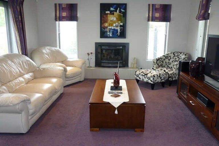 Photo of property in 25 Sovereign Gardens, Halswell, Christchurch, 8025