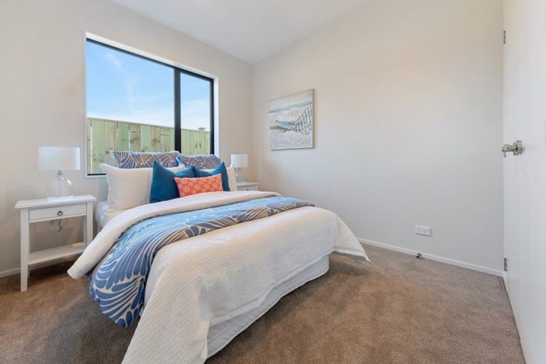 Photo of property in 11 Ropere Street, Kumeu, 0810