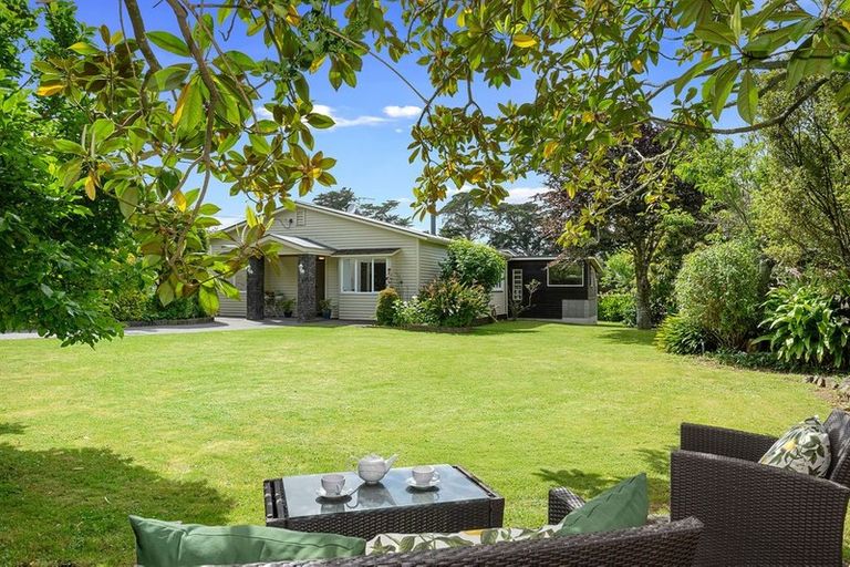 Photo of property in 723 Waitakere Road, Kumeu, 0891
