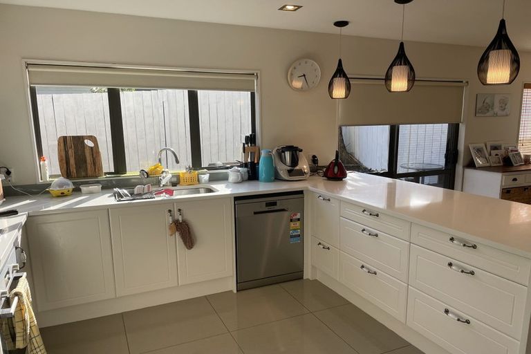 Photo of property in 43 Ponderosa Drive, Oteha, Auckland, 0632