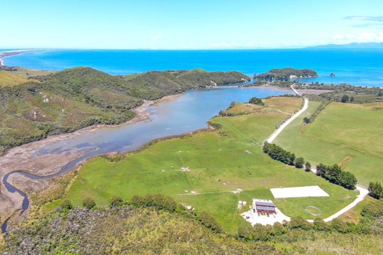 Photo of property in 102 Wharariki Road, Puponga, Collingwood, 7073