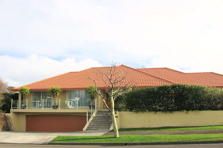 Photo of property in 2 Phoenix Avenue, Hokowhitu, Palmerston North, 4410