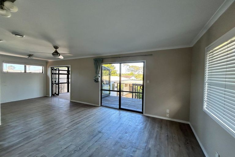 Photo of property in 17 Tomintoul Place, Highland Park, Auckland, 2010