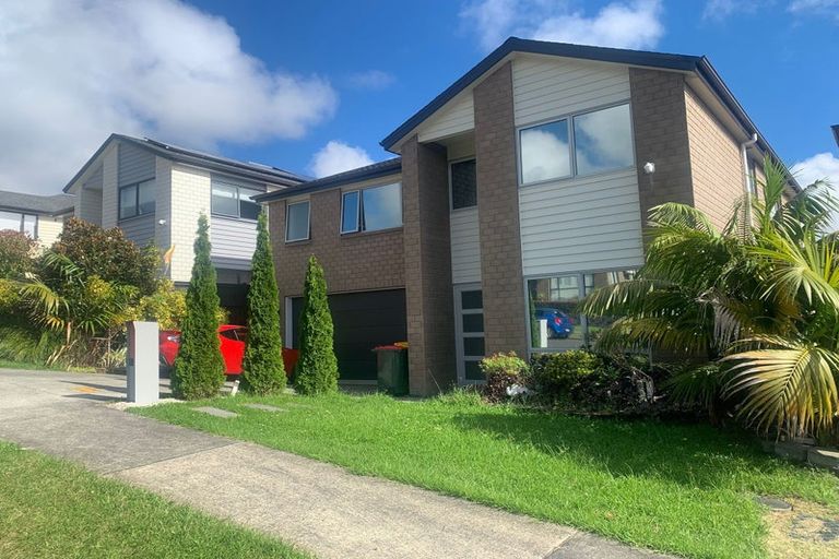 Photo of property in 8 Azzurro Way, Flat Bush, Auckland, 2019