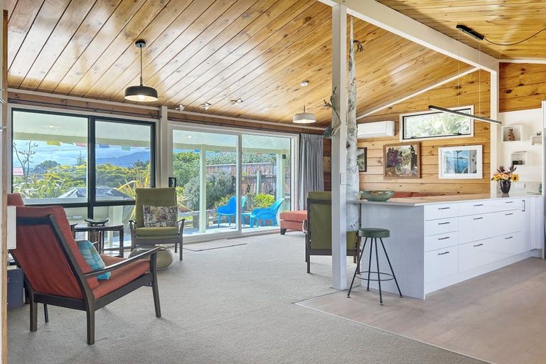 Photo of property in 1a Field Way, Waikanae Beach, Waikanae, 5036