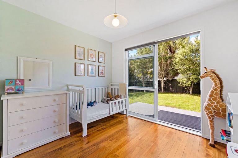 Photo of property in 31 Aplin Place, Birkdale, Auckland, 0626