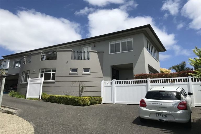 Photo of property in 11 Lismore Way, Oteha, Auckland, 0632