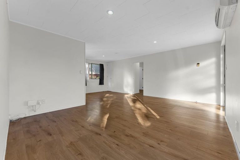 Photo of property in 81a Dundale Avenue, Blockhouse Bay, Auckland, 0600