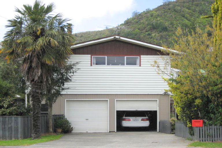 Photo of property in 154 Waikawa Road, Picton, 7220