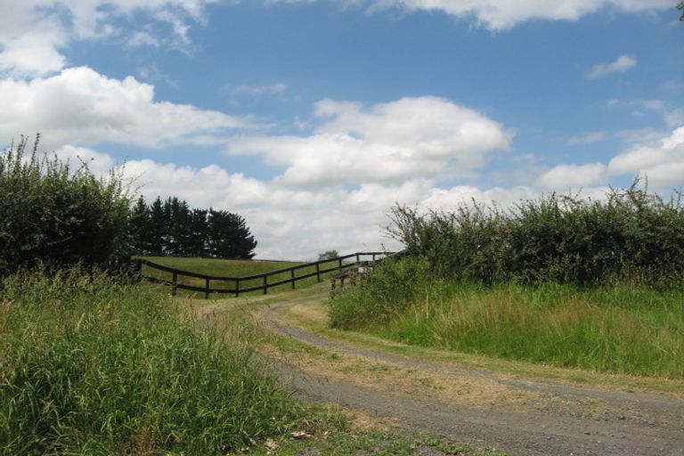 Photo of property in 32 Clark Road, Karaka, Papakura, 2580