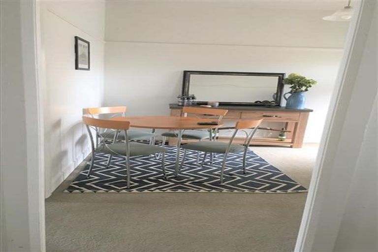 Photo of property in Devonport Apartments, 28/127 Saint Aubyn Street, New Plymouth, 4310